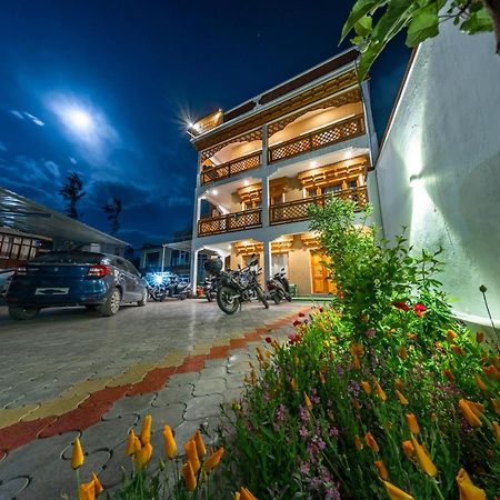 Woosah Hostel Leh Exteriör bild
